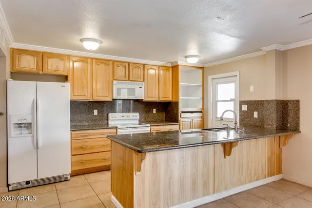 $3,200 | 211 East Geneva Drive, Tempe, AZ 85282