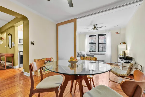$575,000 | 221 East 18th Street, Unit 2K | Prospect Park South