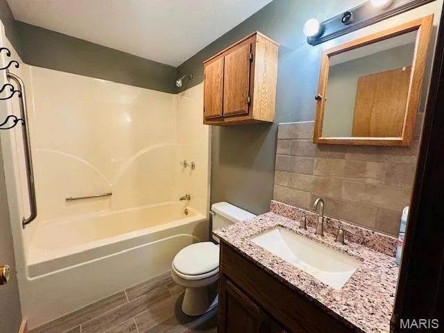 $299,900 | 30120 Highway 60, Ellsinore, MO 63937