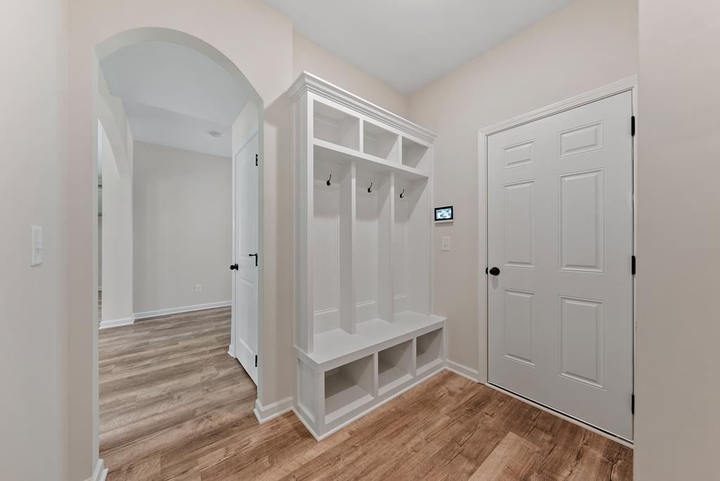 575 Bohannon Road Grantville, GA 30220 - Photo 13 of 33 a view of a hallway with closet