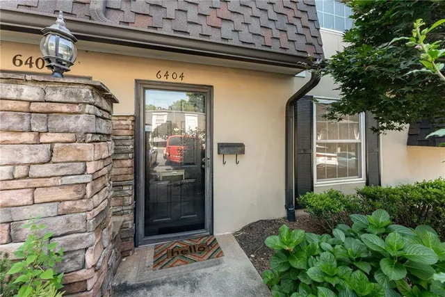 $215,000 | 6404 Park Avenue, Unit D4, Atlanta, GA 30342