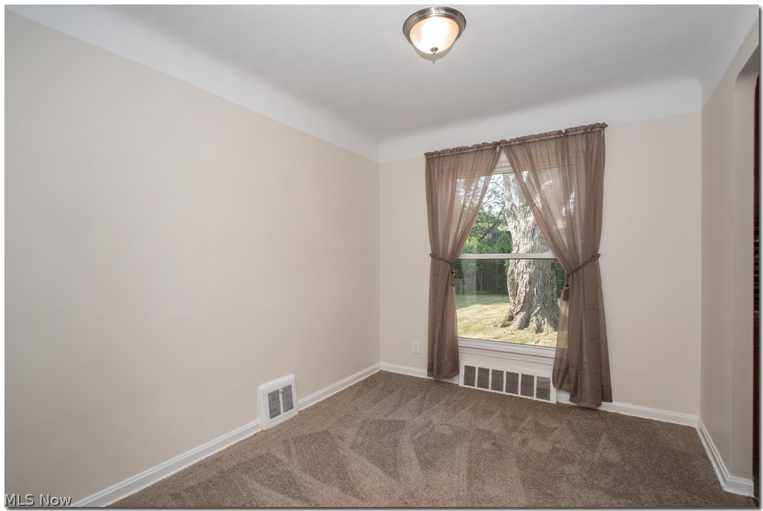 5016 South Barton Road Cleveland, OH 44124 - Photo 7 of 33