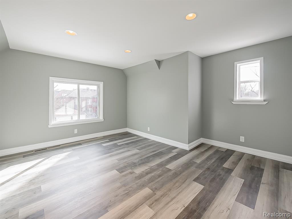 13 Mohawk Road Pontiac, MI 48341 - Photo 3 of 24