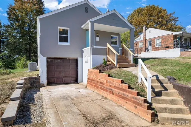 $185,000 | 1243 Fairview Avenue, St. Louis, MO 63130