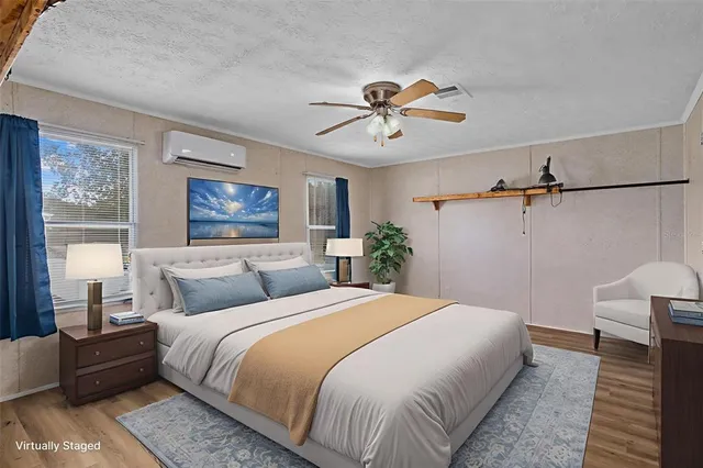 a view of empty room with a ceiling fan