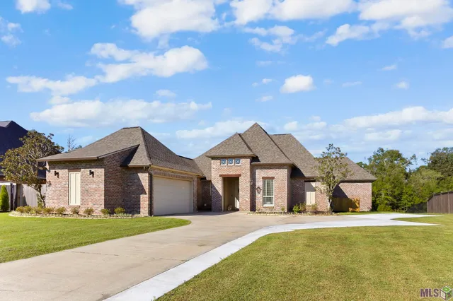$379,900 | 18206 Kenner Drive, Prairieville, LA 70769