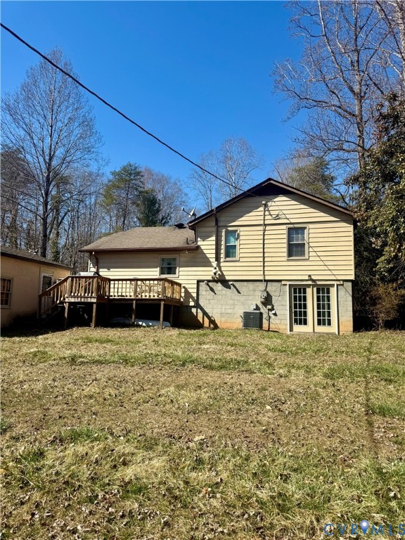 655 Holly Corner Road Fredericksburg, VA 22406 - Photo 28 of 35 a house view with a garden space