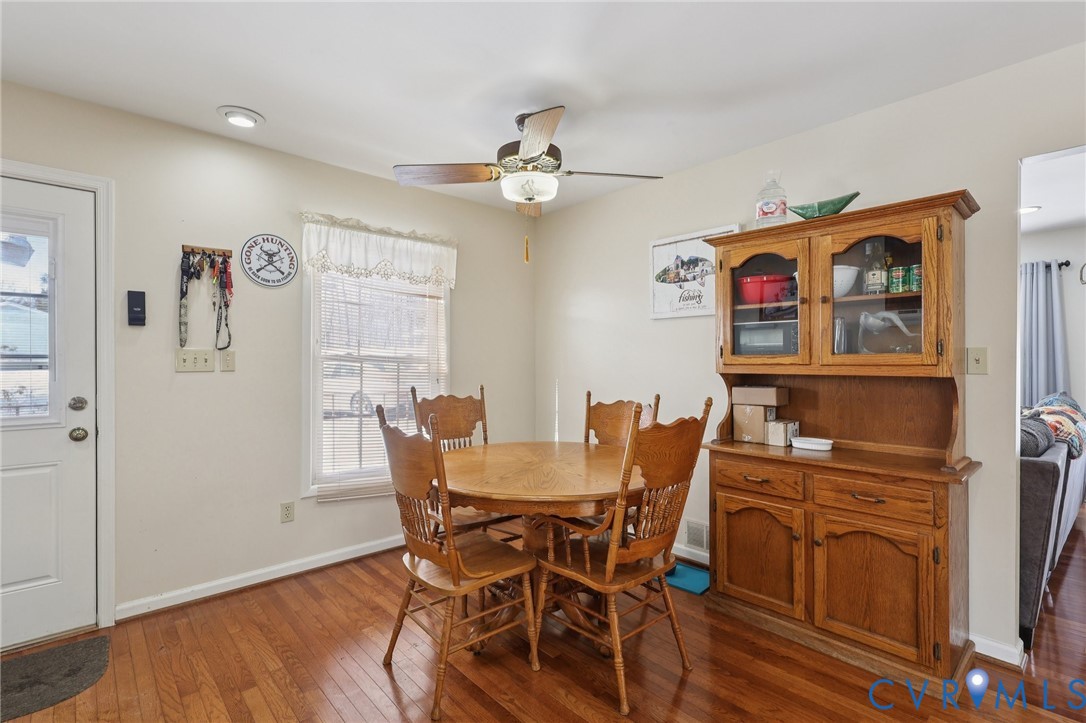 655 Holly Corner Road Fredericksburg, VA 22406 - Photo 4 of 38