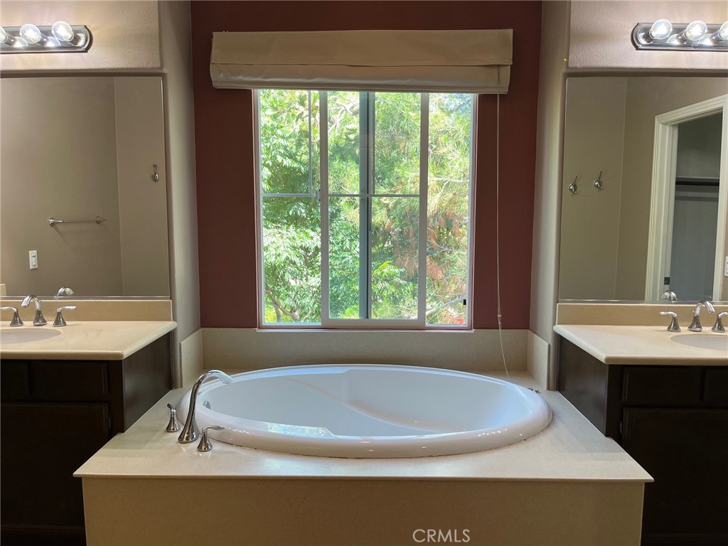 31885 Jaybee Lane Temecula, CA 92592 - Photo 23 of 35 a bath tub sitting in a bathroom next to a window