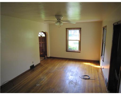 27 Bennington Road Hopwood, PA 15445 - Photo 4 of 6 Living Room.