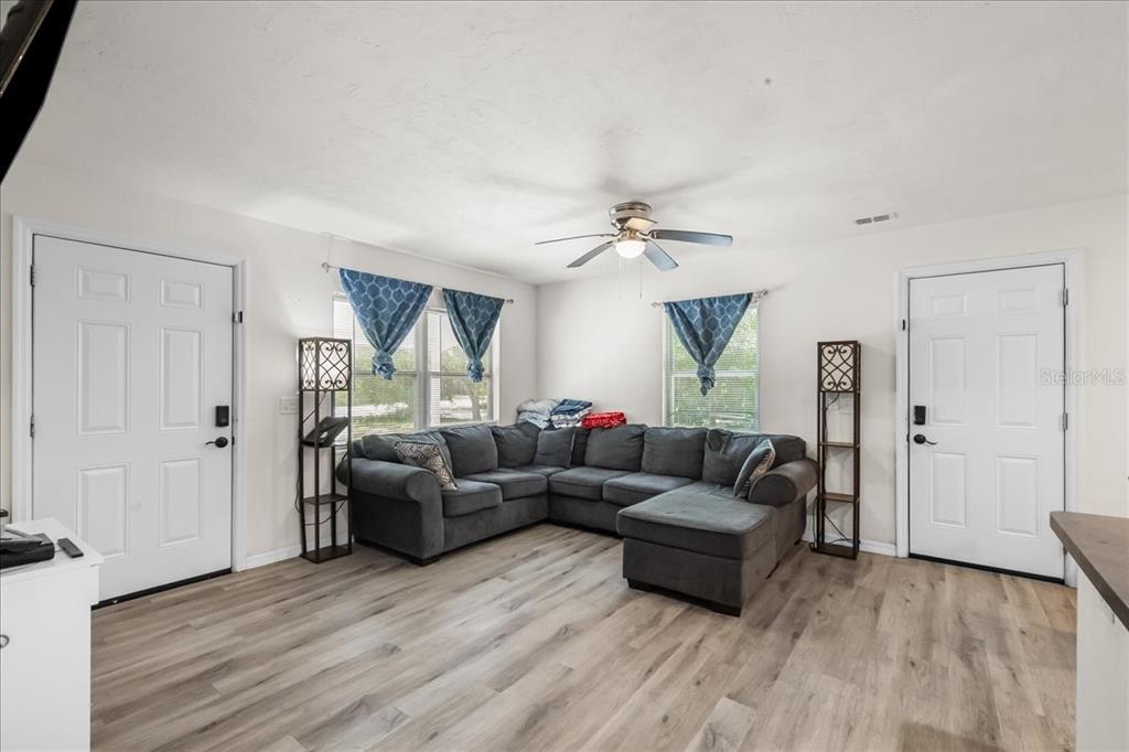 517 East Main Street Bronson, FL 32621 - Photo 4 of 21