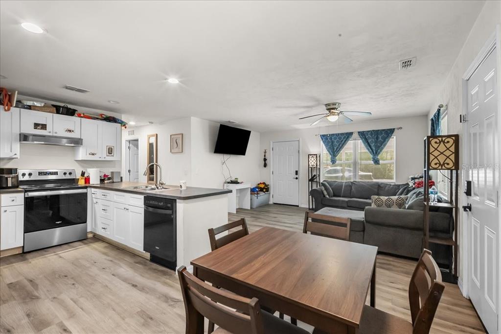 517 East Main Street Bronson, FL 32621 - Photo 7 of 21