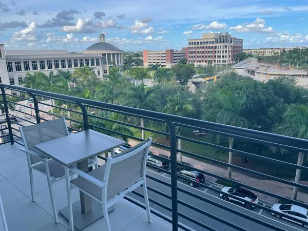 $449,999 | 5350 Northwest 84th Avenue, Unit 511, Doral, FL 33166