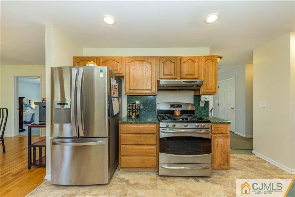 12 Thompson Bridge Road Jackson, NJ 08527 - Photo 10 of 25 a kitchen with a refrigerator and a stove