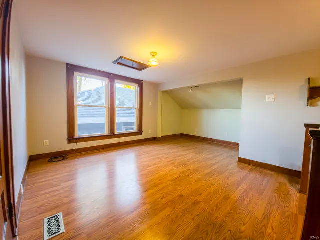 $189,900 | 518 North Chestnut Street, Mount Carmel, IL 62863