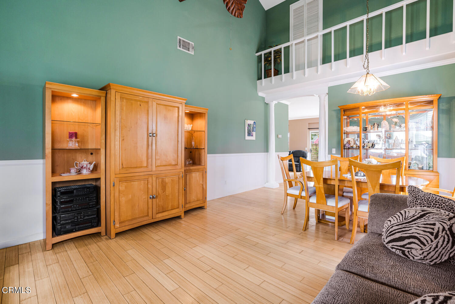 2911 Pico Place Oxnard, CA 93033 - Photo 2 of 25 an entryway with furniture and wooden floor