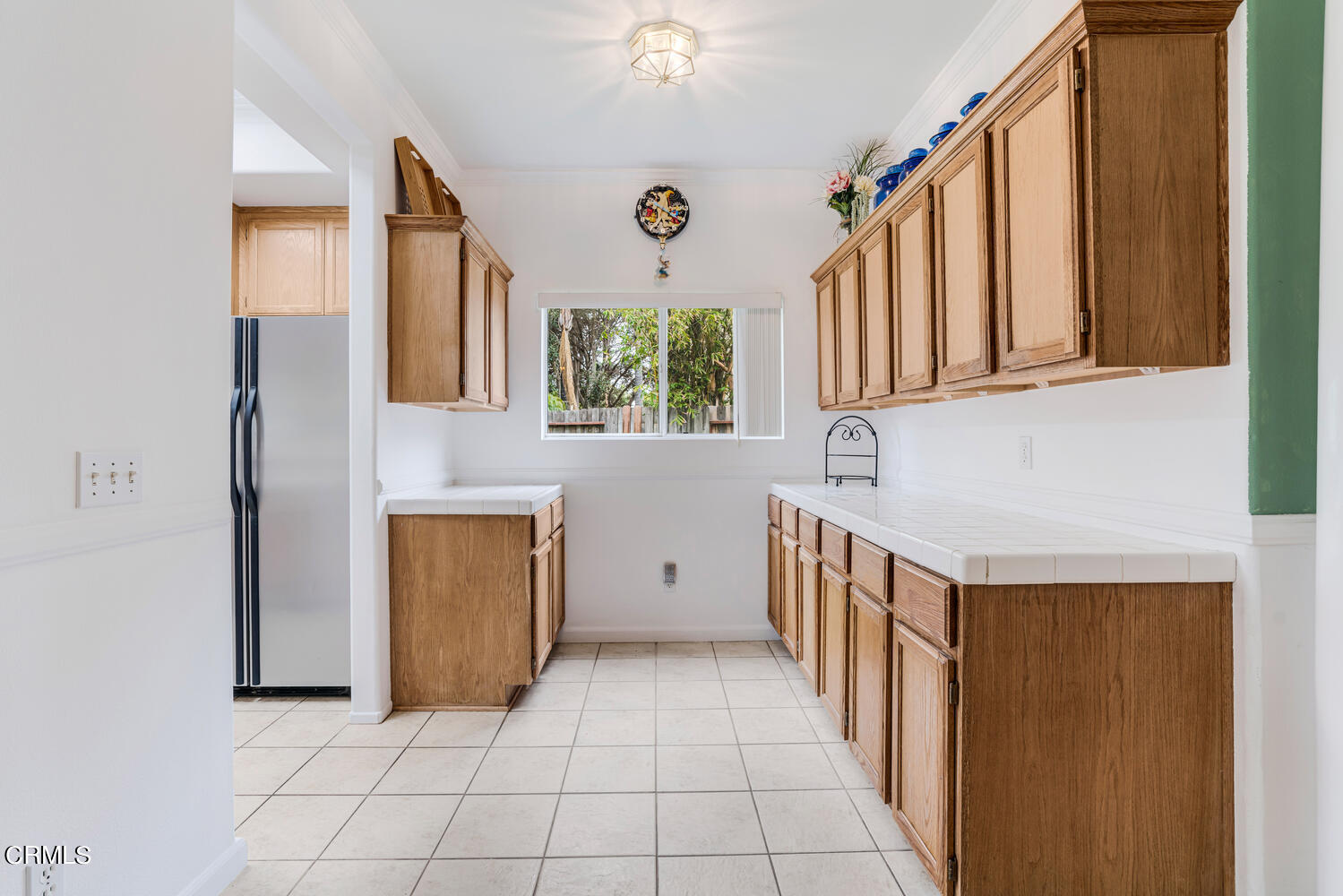 2911 Pico Place Oxnard, CA 93033 - Photo 6 of 25 a view of a kitchen with electric appliances