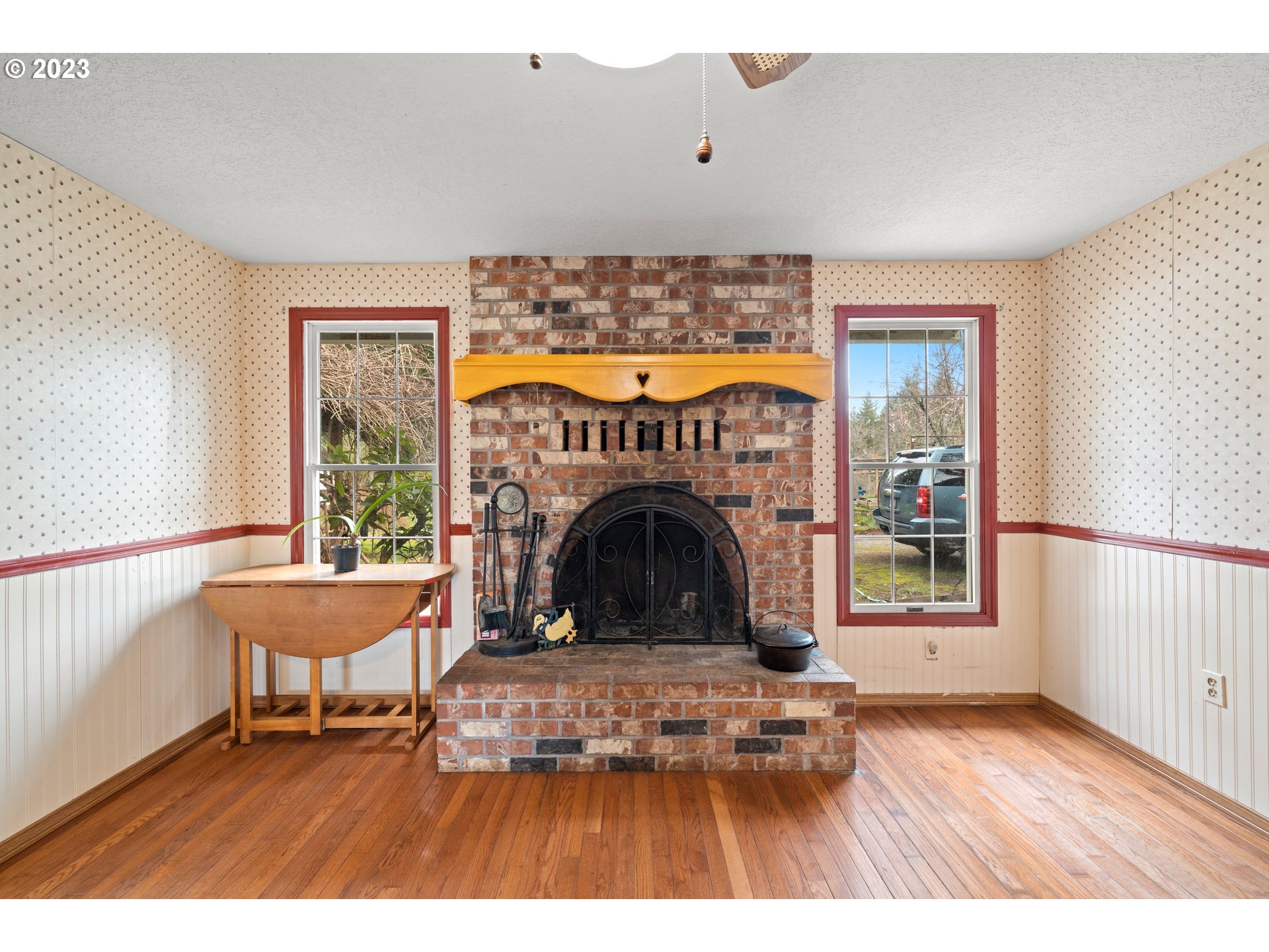 23231 South Engstrom Road Colton, OR 97017 - Photo 29 of 30 a living room with a couch and a fireplace