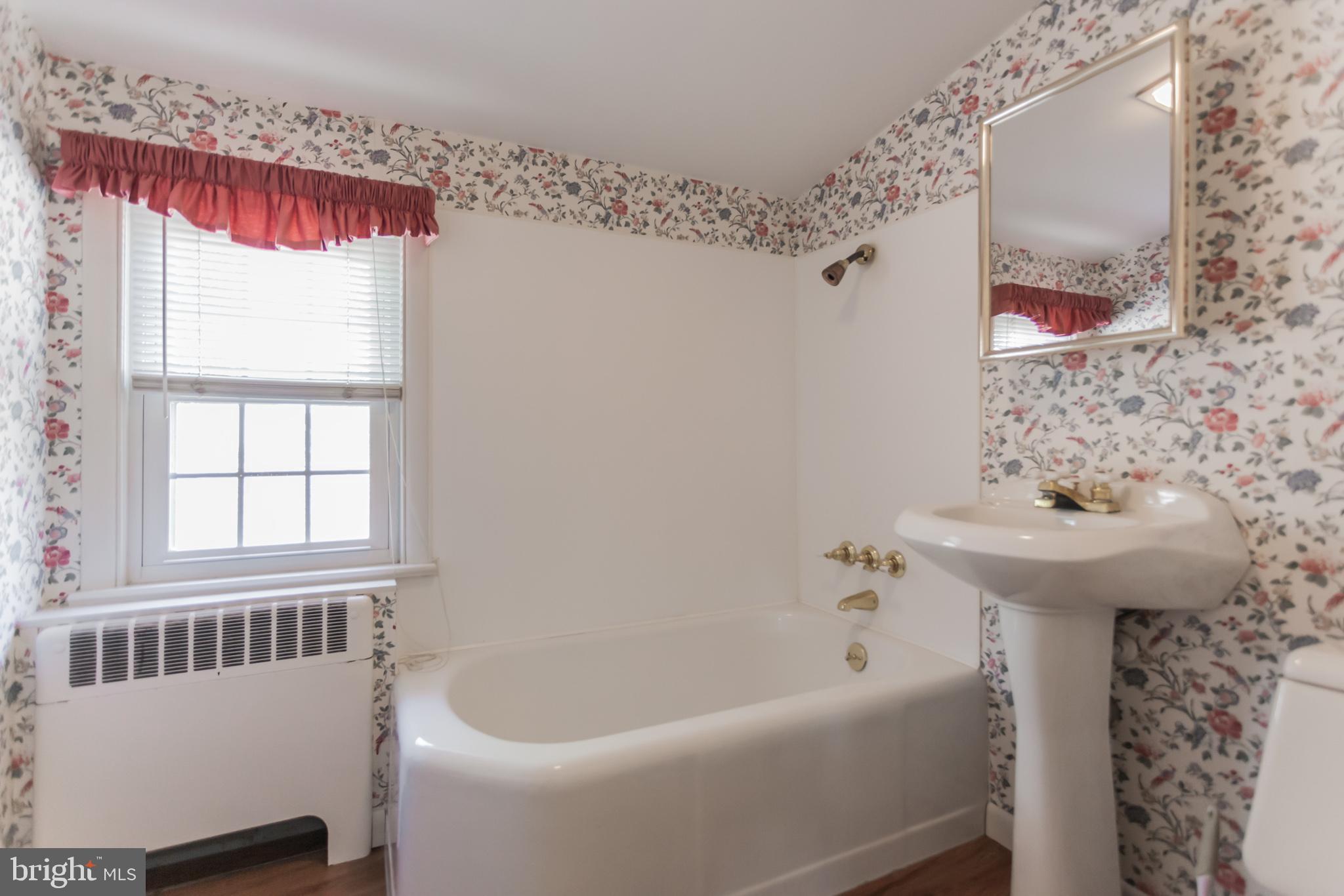 318 Clear Spring Road Lansdale, PA 19446 - Photo 19 of 23 Bath