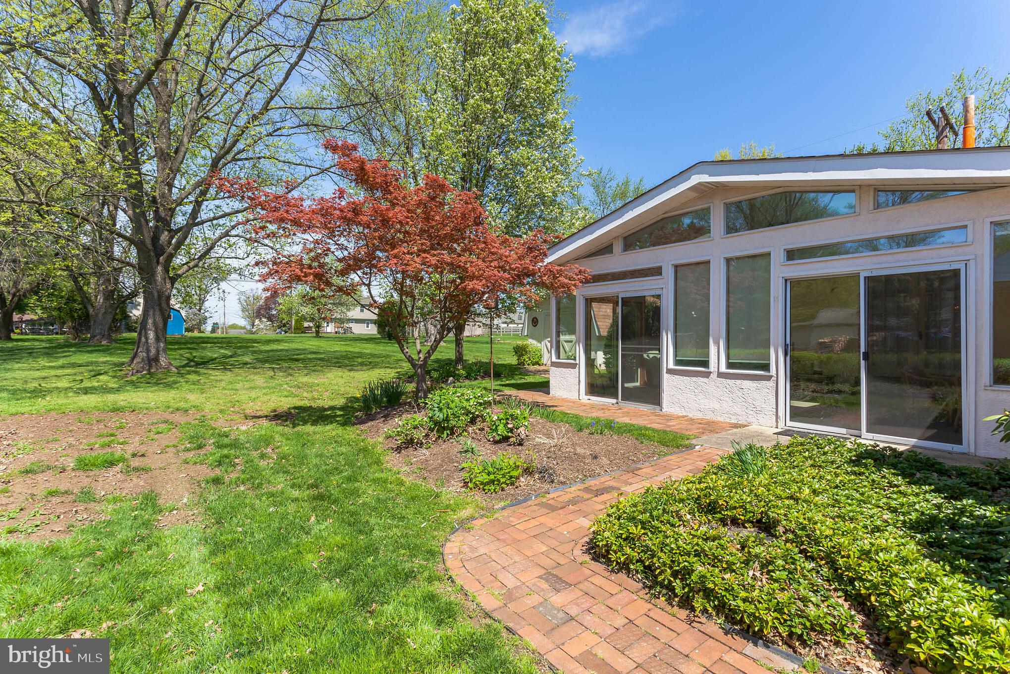 318 Clear Spring Road Lansdale, PA 19446 - Photo 22 of 23 Side Exterior