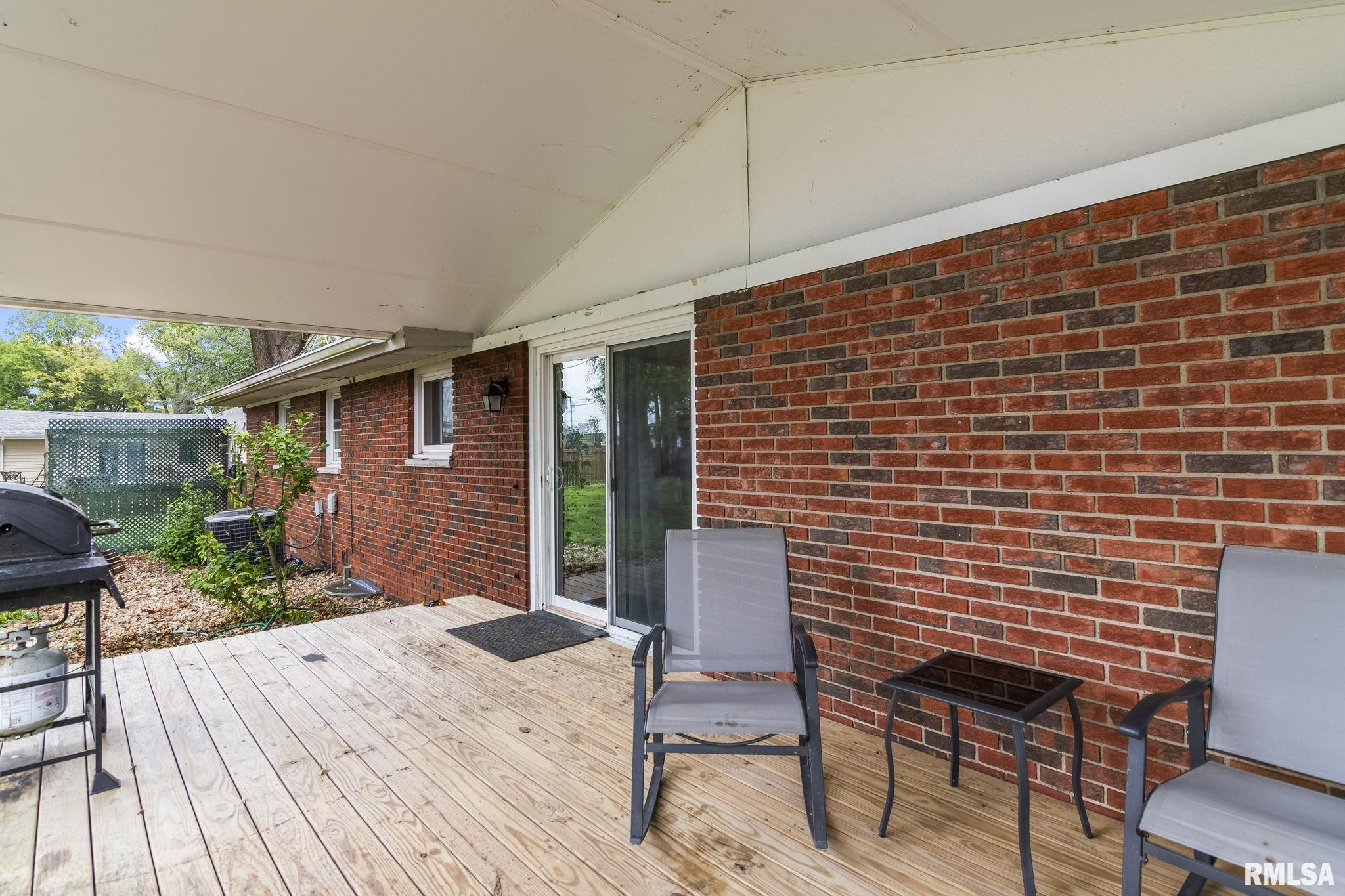 17 Lakewind Drive Springfield, IL 62703 - Photo 4 of 34