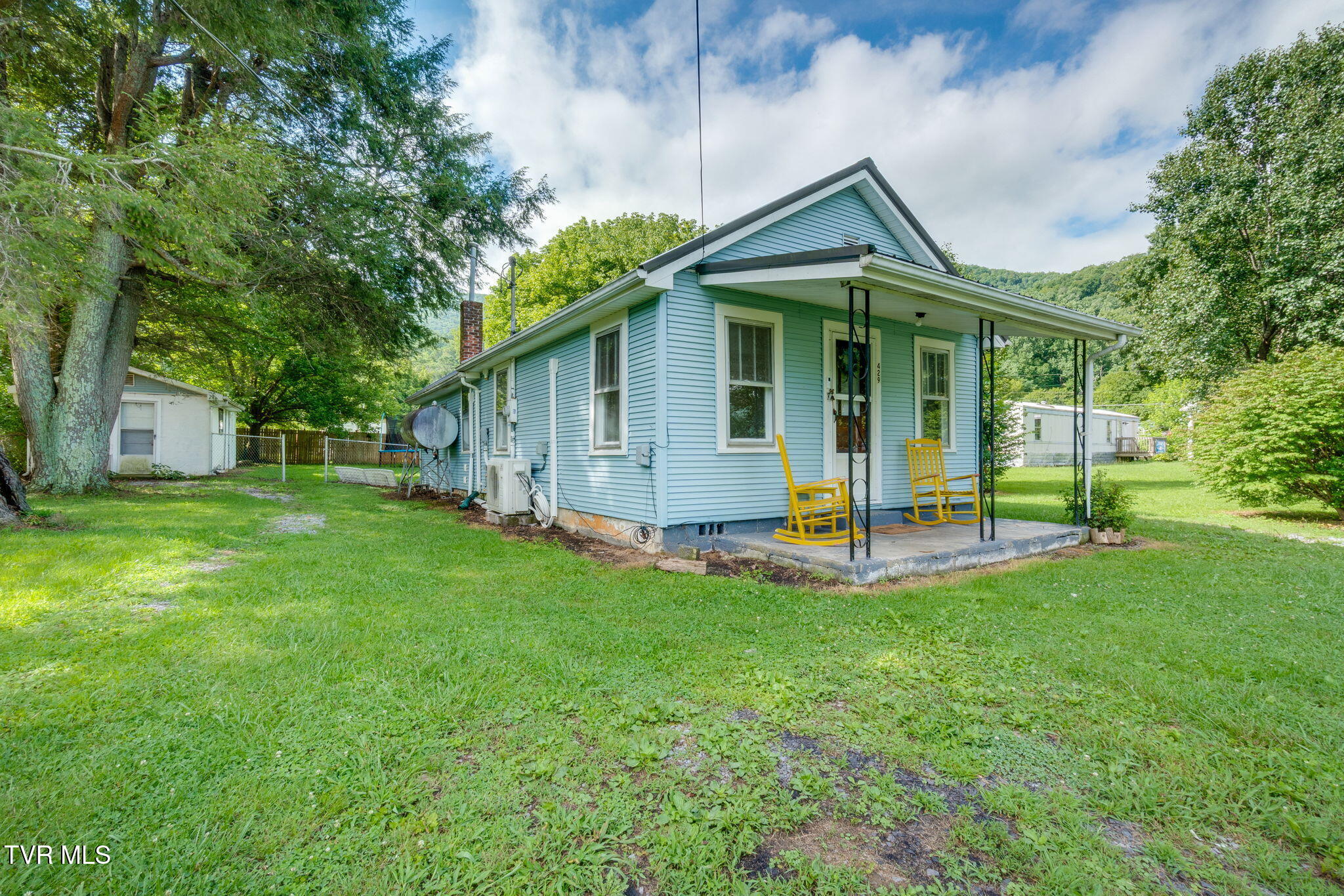 429 Tollett Street Hampton, TN 37658 - Photo 26 of 36 003