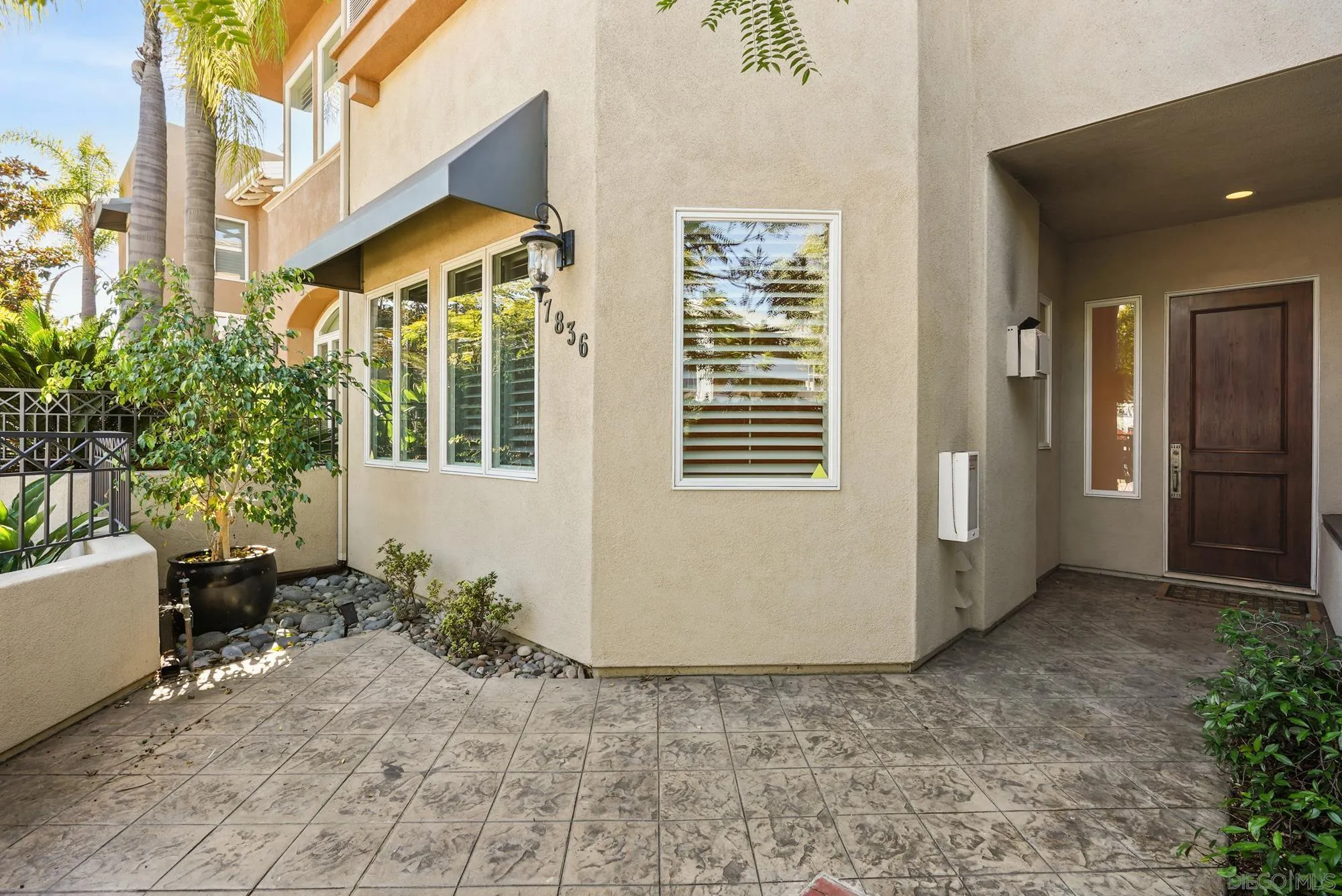 7836 Ivanhoe Avenue La Jolla, CA 92037 - Photo 9 of 31 a view of a house with backyard and sitting area
