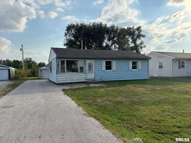 a view of a house with a backyard