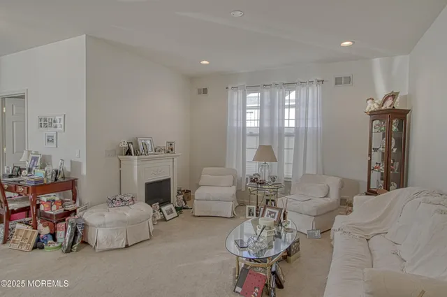 $209,900 | 32 Winkle Court, Whiting, NJ 08759