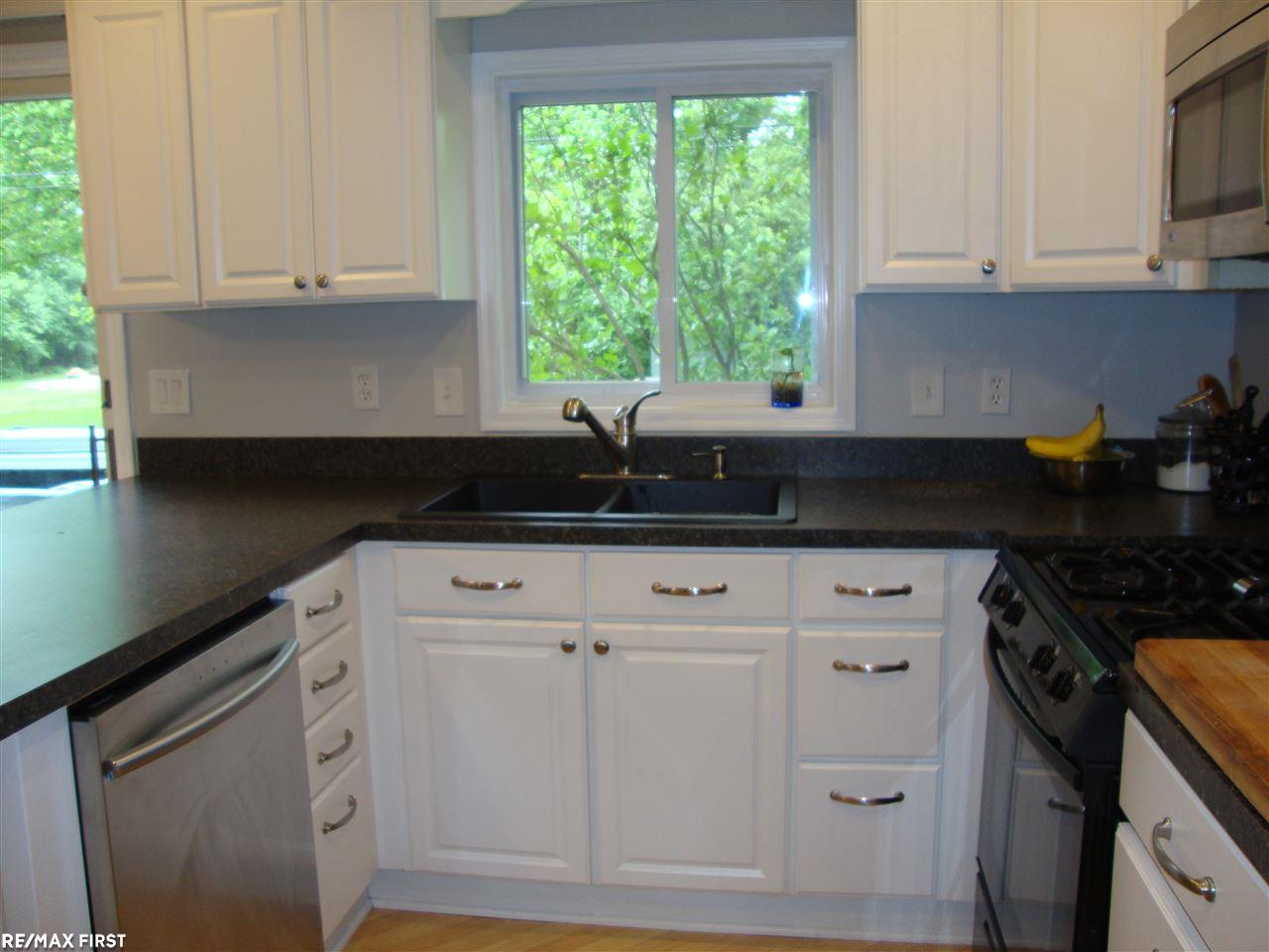 2736 Dearborn Avenue Rochester Hills, MI 48309 - Photo 7 of 23