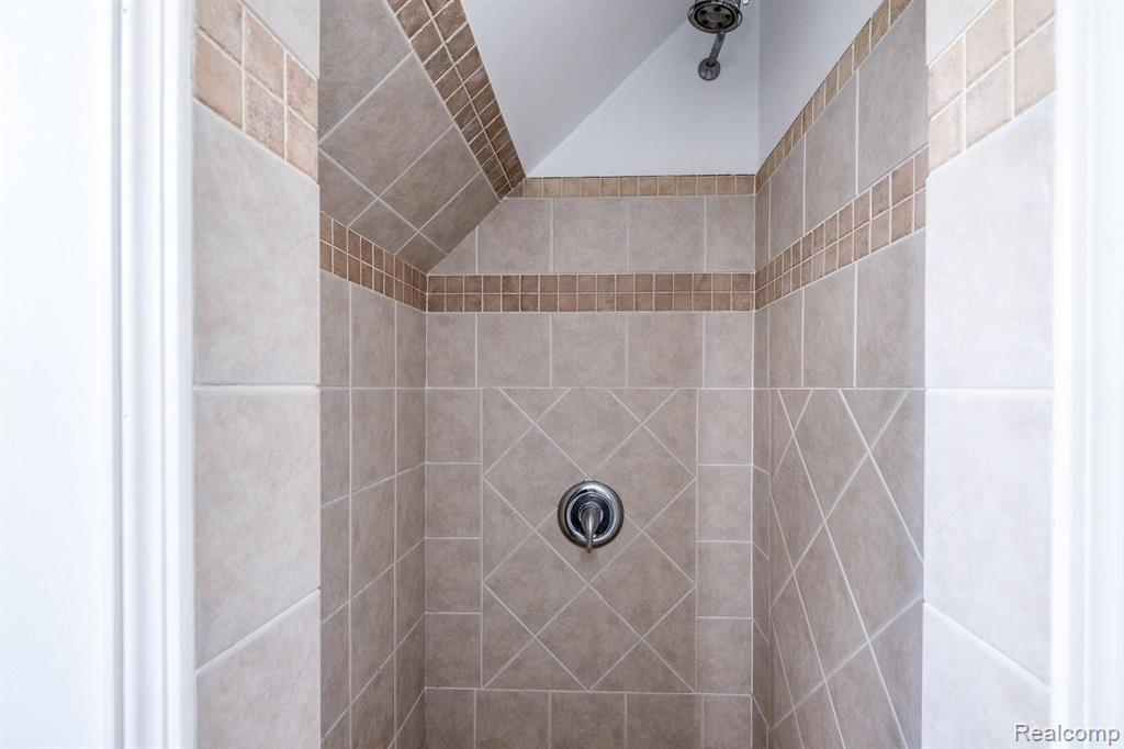 1776 Hampton Road Grosse Pointe Woods, MI 48236 - Photo 31 of 45