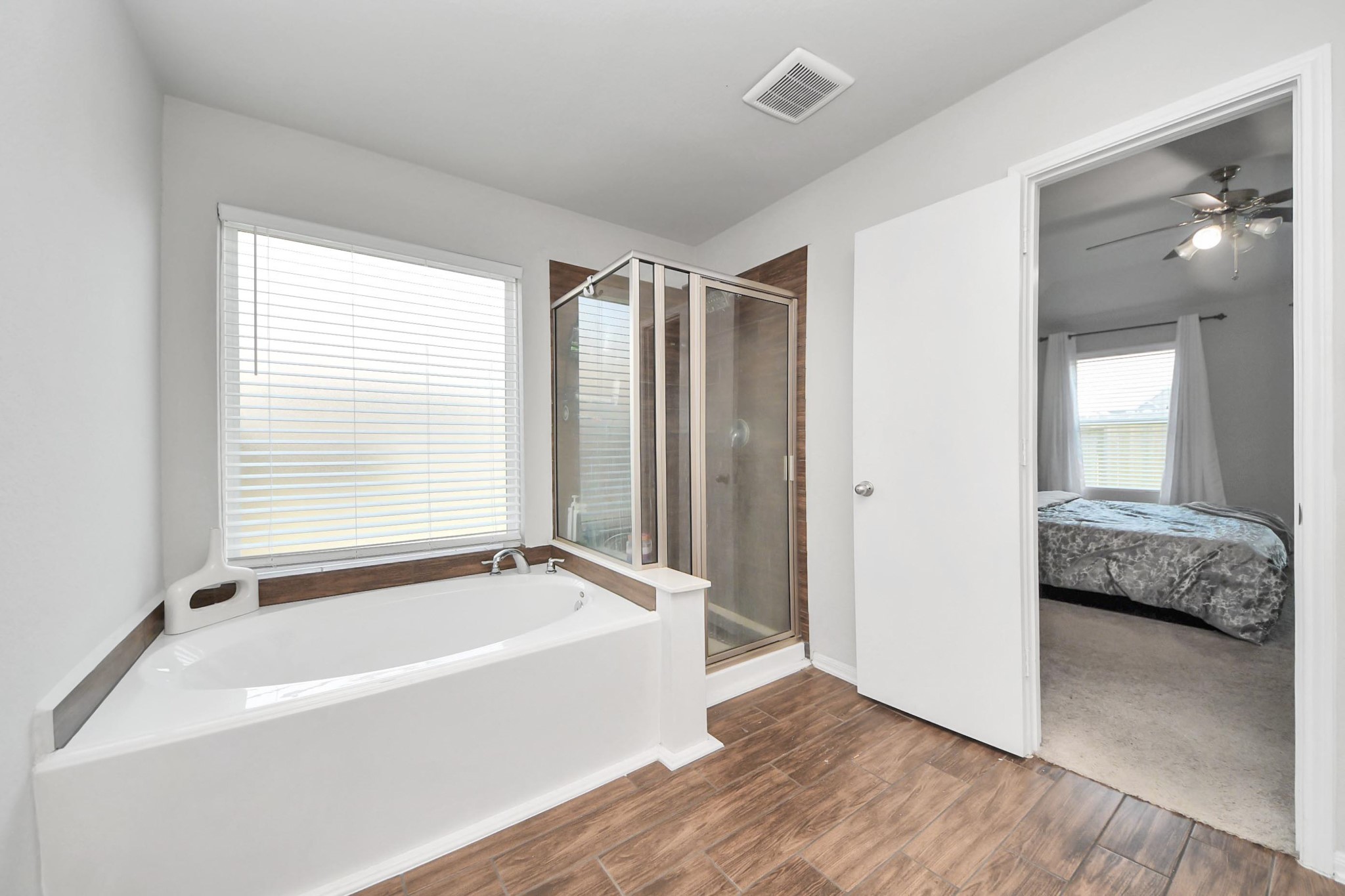 2643 Ridgeback Drive Rosenberg, TX 77471 - Photo 28 of 46 a bathroom with a bathtub and a shower