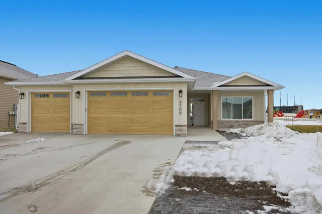 $699,900 | 4769 32nd Street South, Fargo, ND 58104