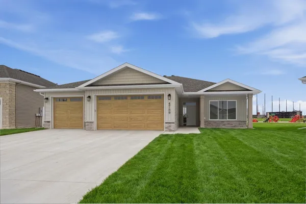$699,900 | 4769 32nd Street South, Fargo, ND 58104