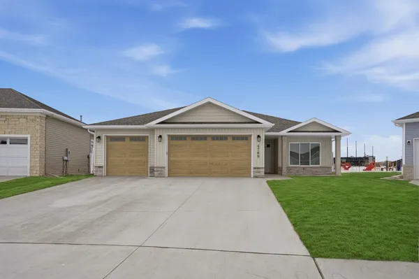 $699,900 | 4769 32nd Street South, Fargo, ND 58104