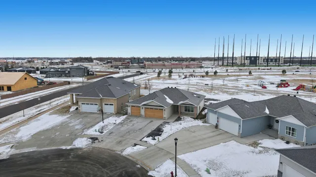 $699,900 | 4769 32nd Street South, Fargo, ND 58104