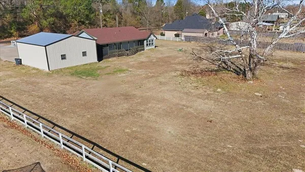 a view of a yard in front of house
