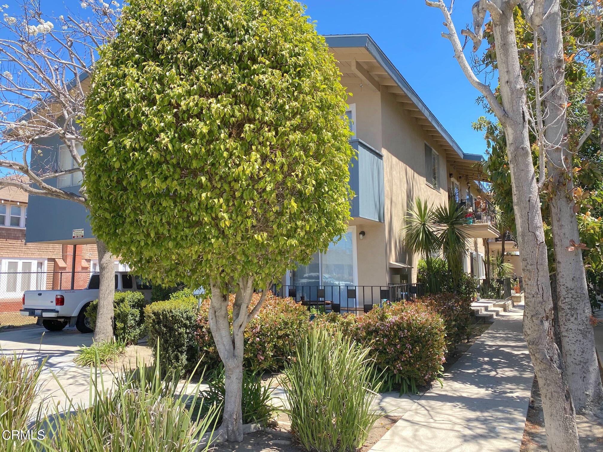 220 South E Street Oxnard, CA 93030 - Photo 2 of 4 right side courtyard 220 south e st