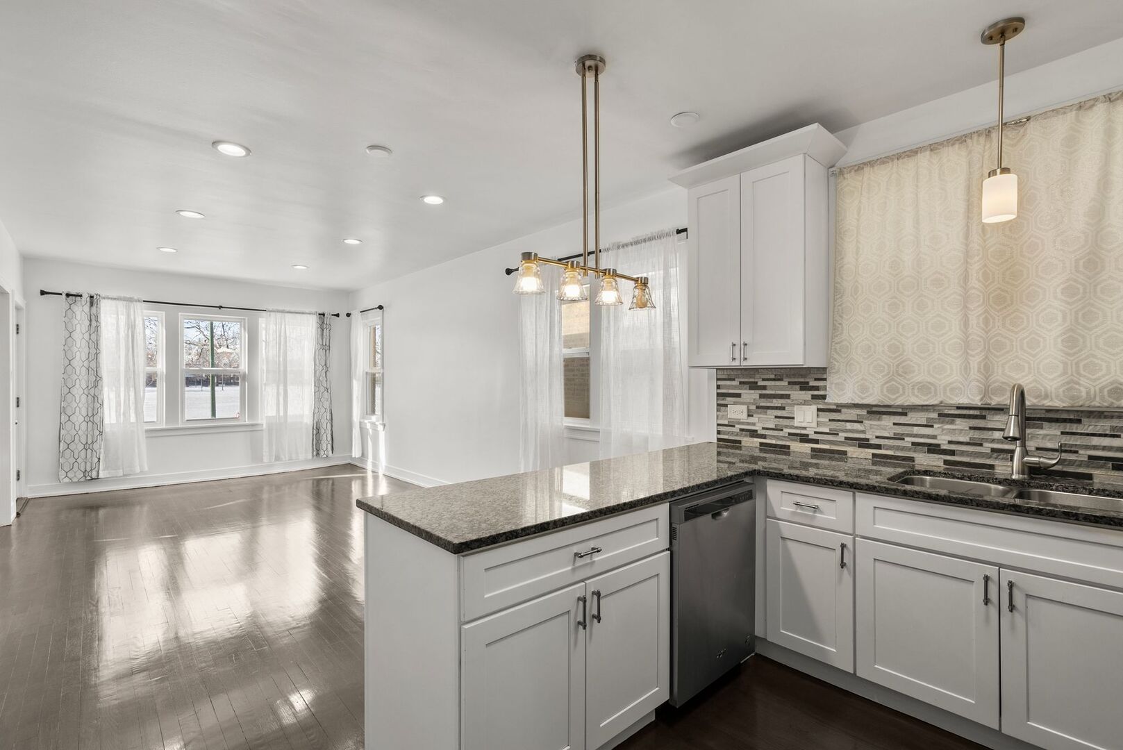 9133 South Racine Avenue Chicago, IL 60620 - Photo 6 of 23