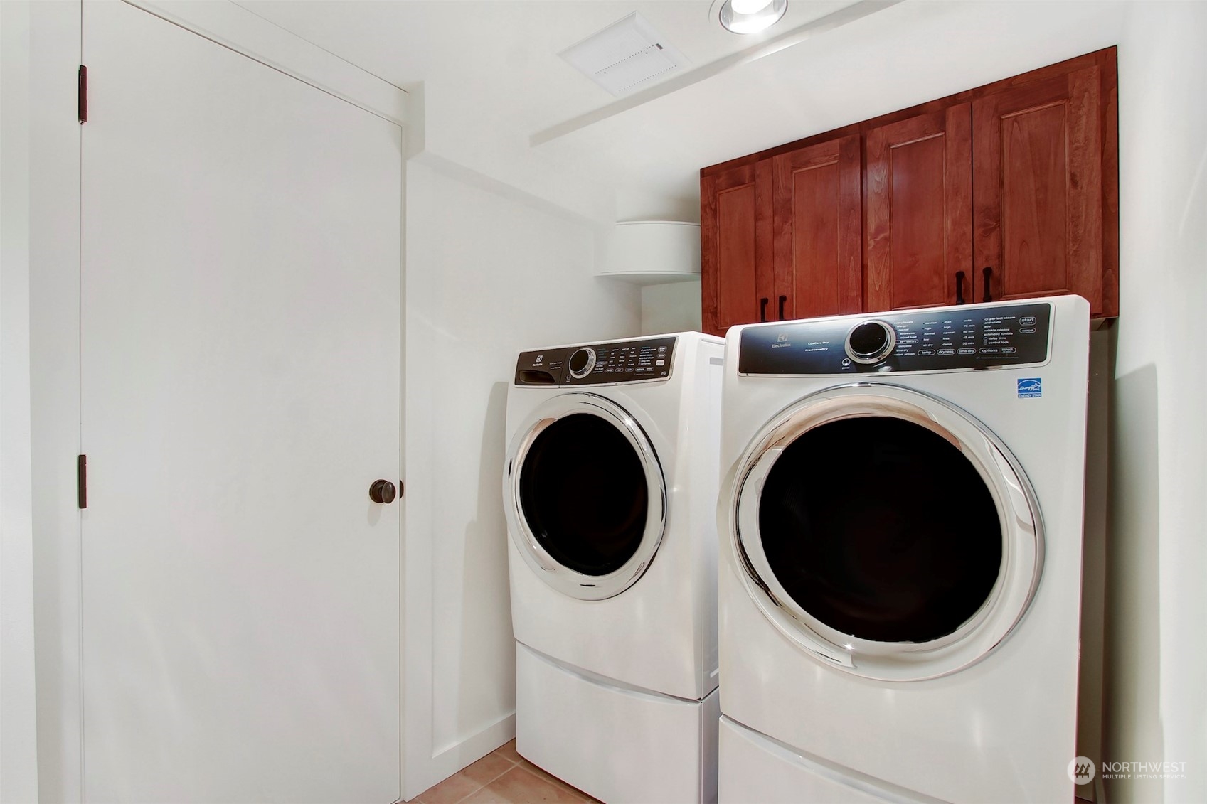 2733 49th Avenue Southwest Seattle, WA 98116 - Photo 26 of 32 a utility room with dryer and washer