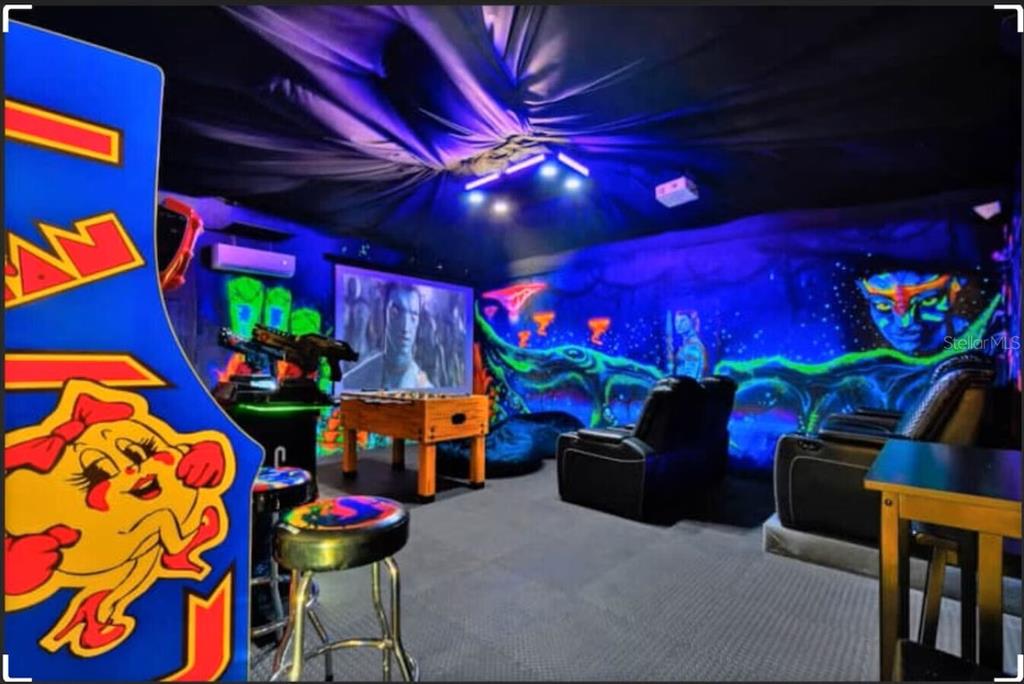 1424 Thunderbird Road Davenport, FL 33896 - Photo 2 of 22 a view of a tables and chairs in a patio