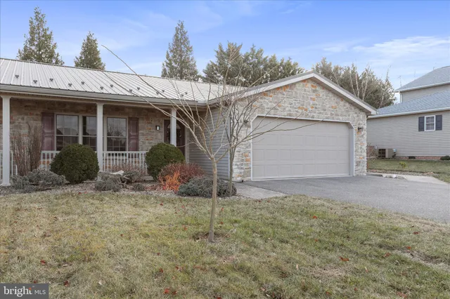 a view of a house with a yard and garage