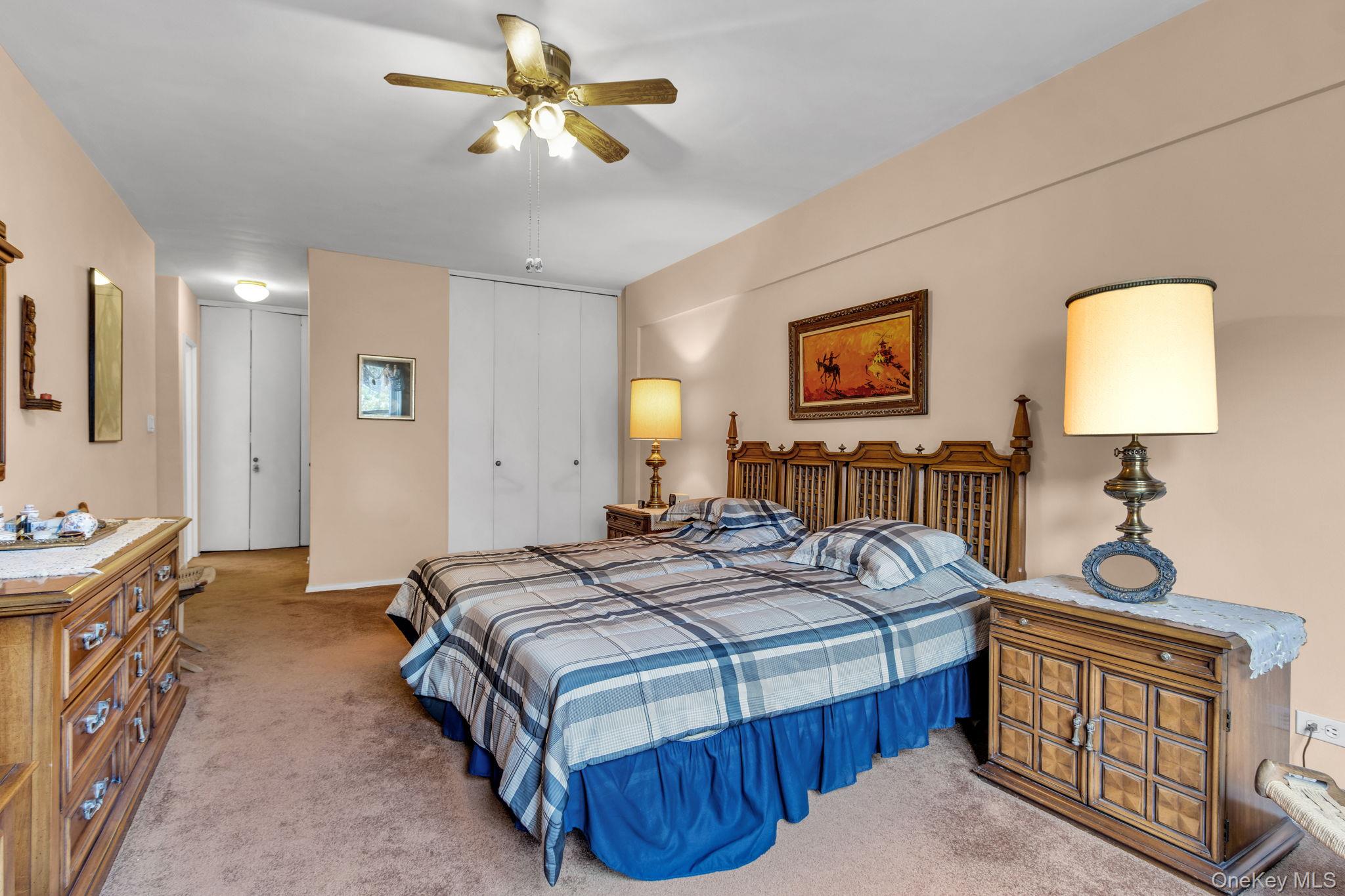 3901 Independence Avenue, Unit 4R Bronx, NY 10463 - Photo 20 of 35 a bedroom with bed and window