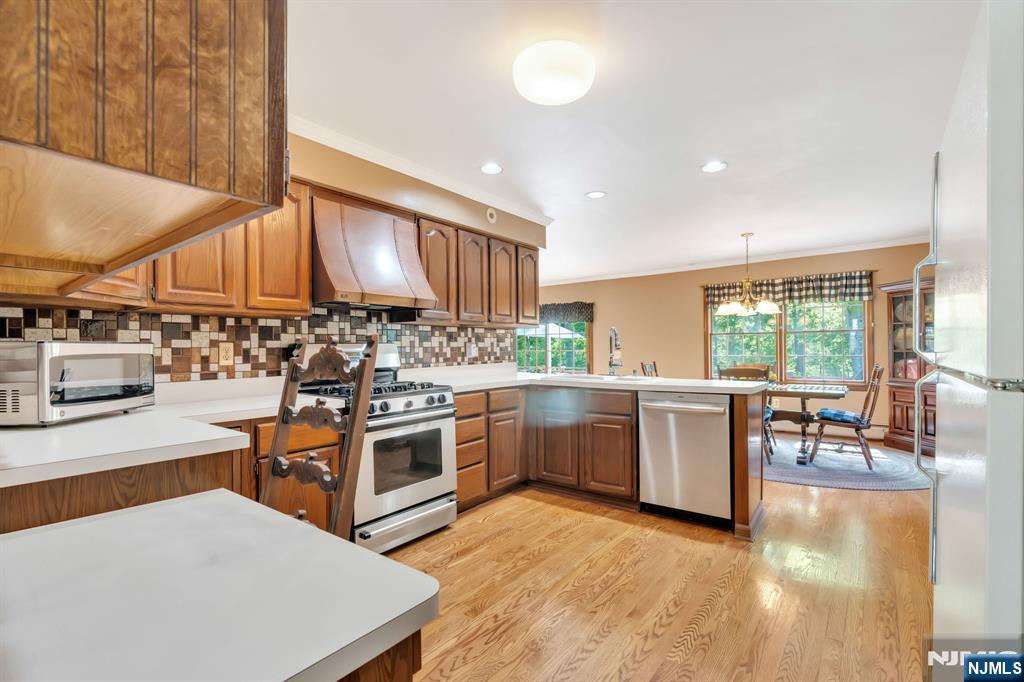 28 Wanamaker Avenue Mahwah, NJ 07430 - Photo 10 of 32