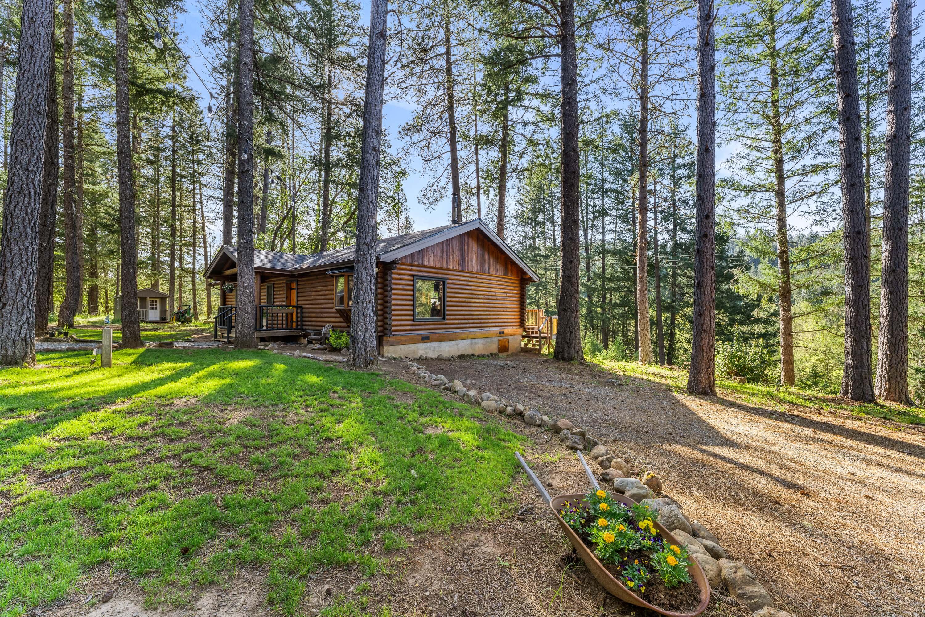 1201 Reeves Creek Road Selma, OR 97538 - Photo 27 of 38 a backyard of a house with seating space