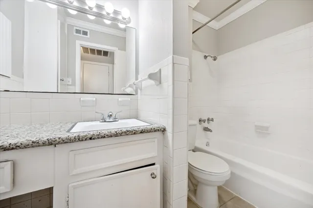 $995 | 201 Emerson Street, Unit 11, Houston, TX 77006