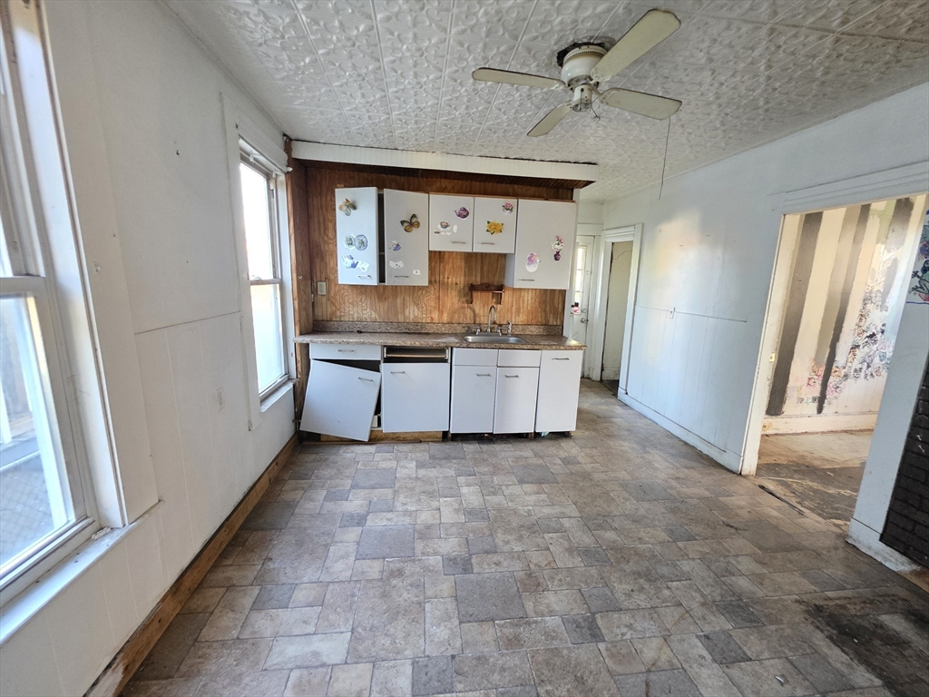 61-63 Wilcox Street Springfield, MA 01105 - Photo 4 of 10 Gallery Image 4