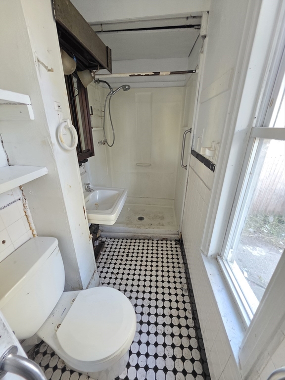 61-63 Wilcox Street Springfield, MA 01105 - Photo 5 of 10 Gallery Image 5