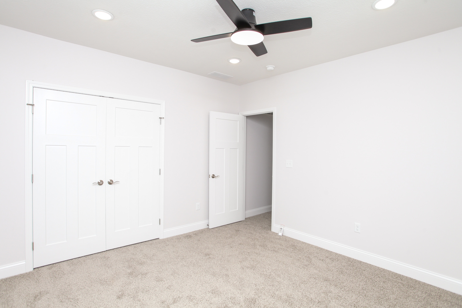 108 Dugan Trail Downs, IL 61736 - Photo 35 of 44 an empty room with a ceiling fan and a window