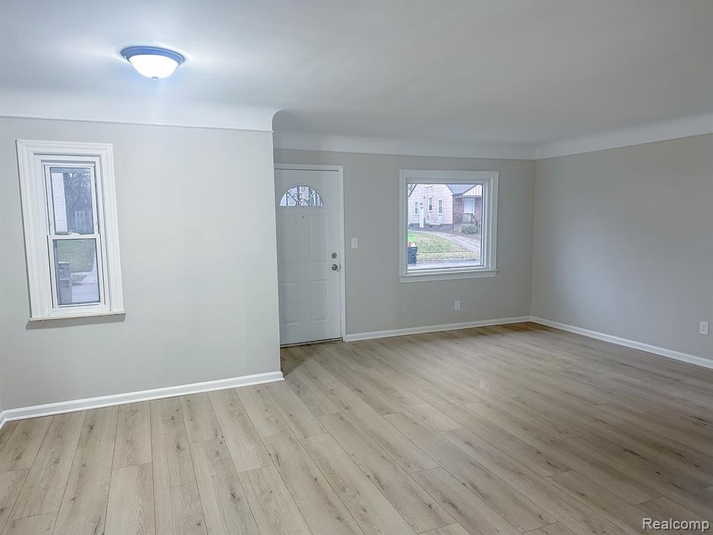 1096 Dover Road Pontiac, MI 48341 - Photo 6 of 29
